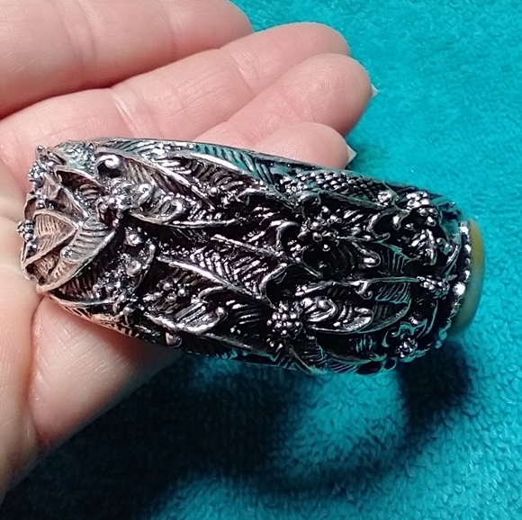Silvertone leaf faux turquoise heavy large adjustable cuff bracelet intricate - Picture 2 of 4